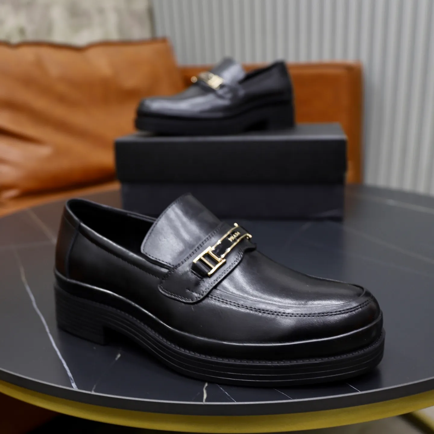 Ex-factory price: 500💰🙅‍♂️🙅‍♂️🙅‍♂️ Brand: PRADA Standard code: Men's code 38-44 (45 can be customized) Grade: Same style as the official website Original order quality Material: Original cowhide surface Comfortable lining Original outsole Style category: Men's fashionable casual leather shoes Distinguished big-name luxury elements Top luxury Color: Color of the actual picture